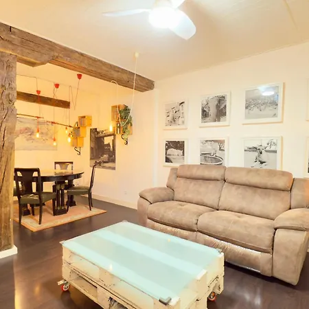 Arte Y Diseno Junto Al Casco Viejo De * Bilbao