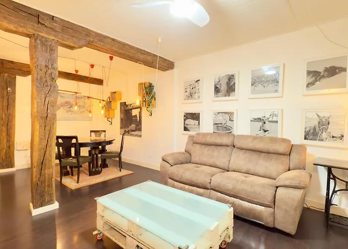 Arte Y Diseno Junto Al Casco Viejo De * בילבאו